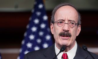 Eliot Engel uron popullin e Kosovës me rastin e Ditës së Pavarësisë