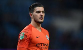 Aro Muric starton finalen ndaj Chelsea