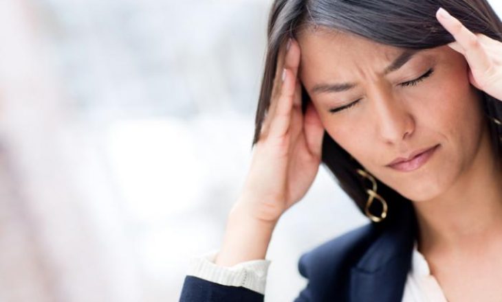 A e shkakton dhimbjen e kokës presioni i gjakut?