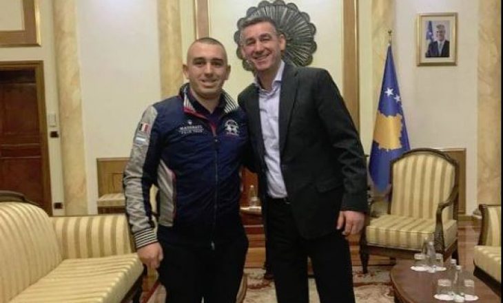 Takimi i Kadri Veselit me një bandit bombash dhe historia e tij me Vali Corleonen