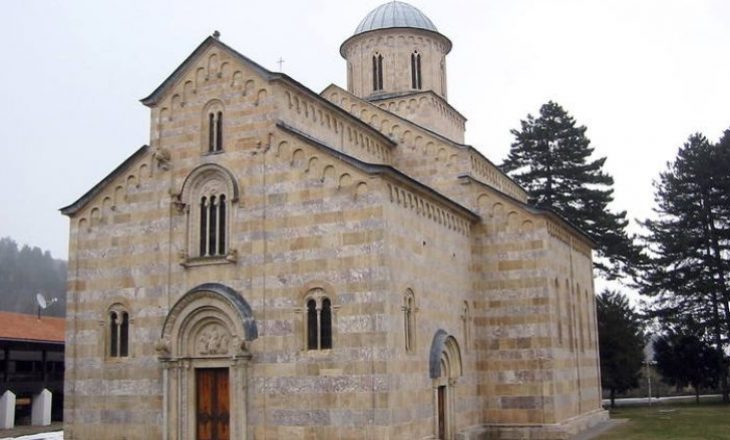 Përfaqësuesi i Kishës Ortodokse Serbe pranon se i është bërë dhuratë mbi 17 mijë kg plumb të rafinuar nga ‘Trepça’ në veri