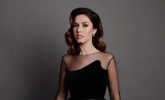 Besa Llugiqi me rol kryesor debuton në skenën polake