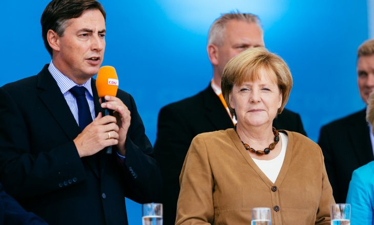 Edhe njeriu i Angela Merkel kërkon heqjen e taksës