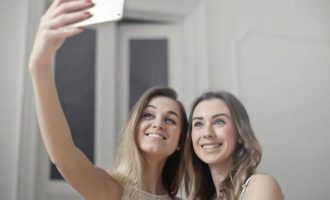 Bëhuni pjesë e ‘EU Insta Sfida – kush është gruaja model për ty?’