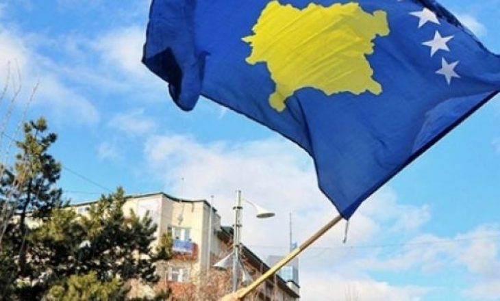 Ish-ushtari i UÇK-së e dizajnoi flamurin e Kosovës