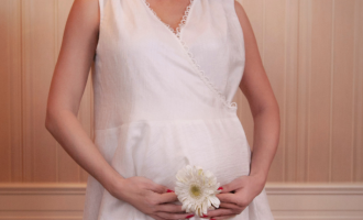 Teshavesh zgjeron linjën e veshjeve – fondet e mbledhura do të shkojnë për nënat dhe fëmijët në Kosovë