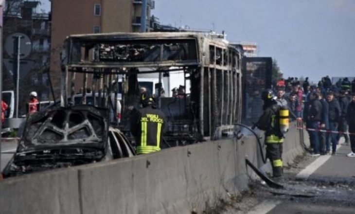 Shoferi italian rrëmben dhe i vë flakën autobusit të mbushur me fëmijë, dyshohet për sulm terrorist