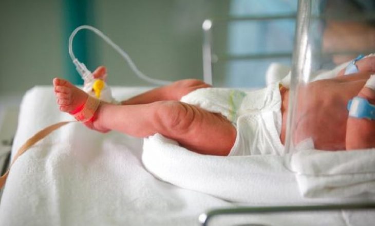 Ndahet në dysh trupi i foshnjës gjatë lindjes- familjarët fajësojnë neglizhencën e doktorëve