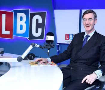 Si e morën përsipër idiotët median