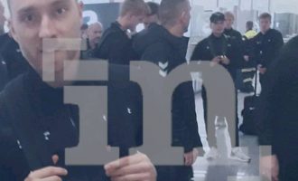 Erikseni me shokë aterojnë në aeroportin e Prishtinës