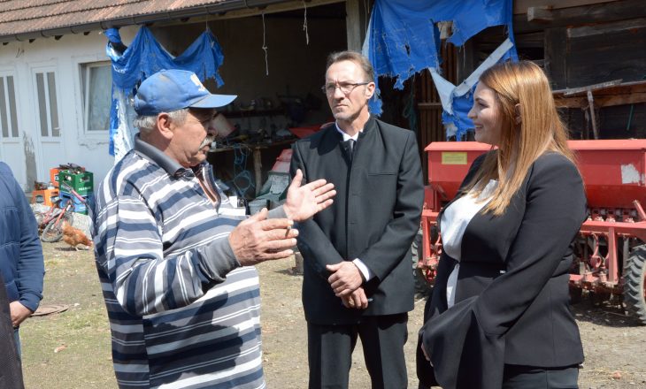 Ministrja Zivic viziton fermën e familjes Zivkovic
