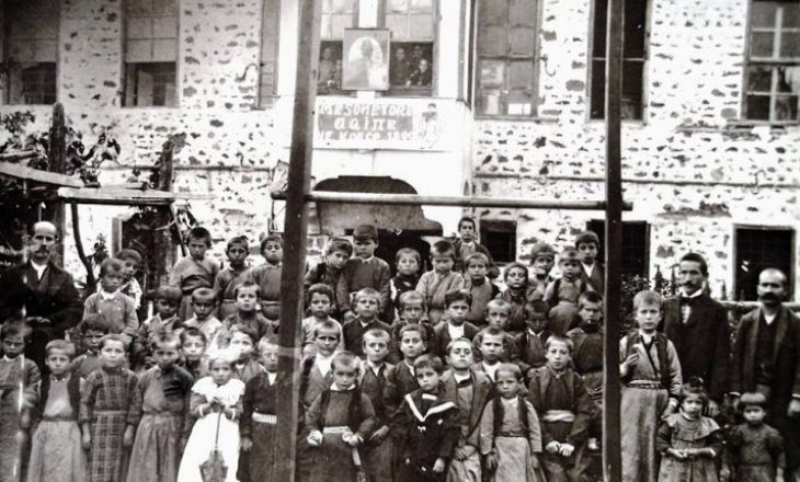 Personalitetet që themeluan Mësonjëtoren shqipe të Korçës
