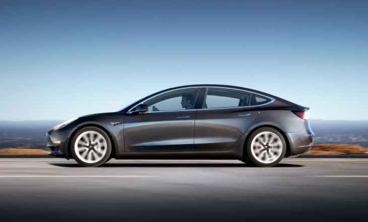 Tesla prezantoi makinën më të re elektrike për masat, Model Y