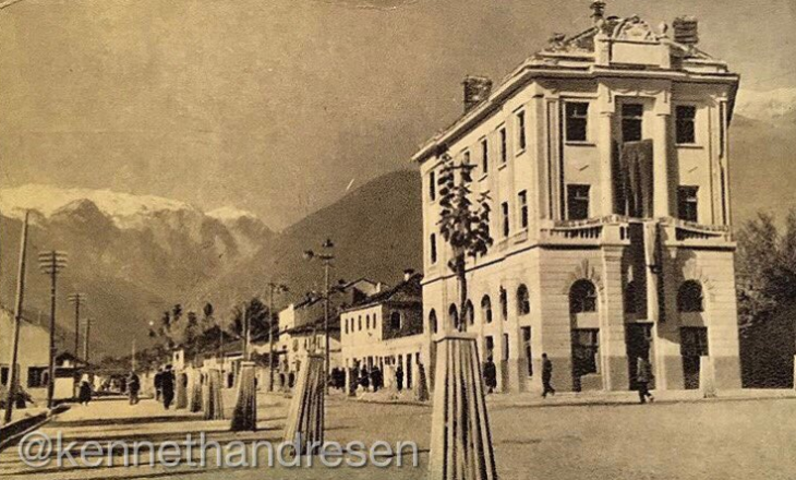Një shëtitje në korzonë e Pejës të viteve 50