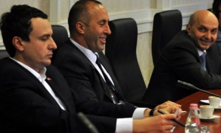 Haradinaj ironizon me “karrigen” e Kurtit, e përfshin edhe Mustafën