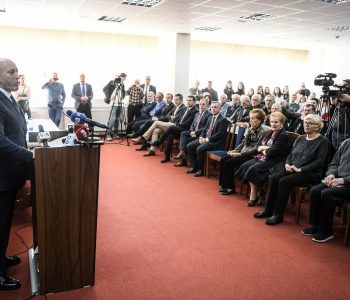 Haradinaj: Profesor Idriz Ajeti ishte roje i një gjuhe të sulmuar dhe ndaluar