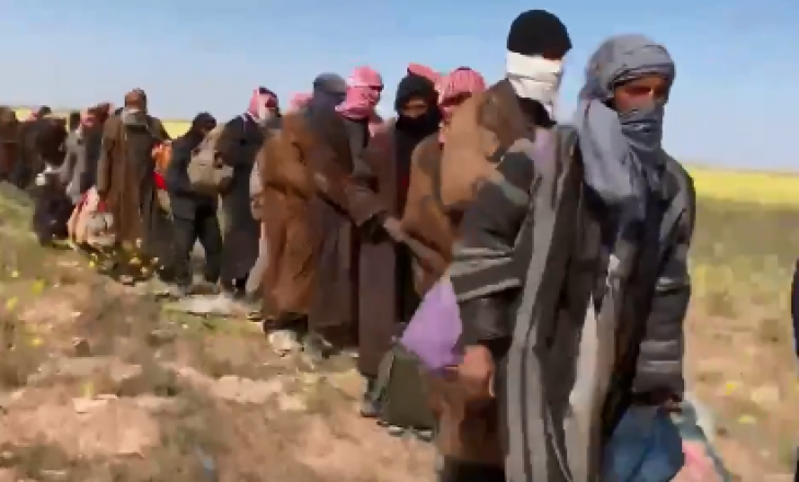 Pamje nga dorëzimi i ISIS  në fshatin Baguzi