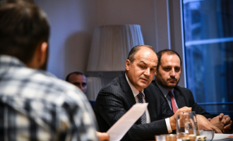 Kontrata e dyshimtë- Enver Hoxhaj ndan mijëra euro për “dhëndrin e Kosovës”