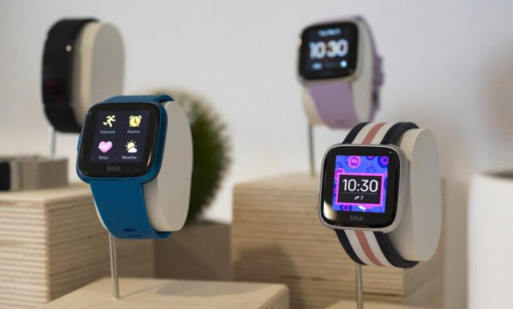 Fitbit i kundërpërgjigjet Apple dhe Samsung me orën e re inteligjente