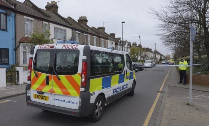 Alarmohet Londra, njerëzit po sulmohet me thikë në rrugë