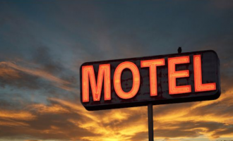 61 vjeçarja kapet duke kryer marrëdhënie seksuale me një 29 vjeçar në Shqipëri