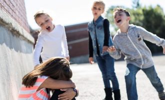 Poshtërimi i të tjerëve s’të bën as të fortë, as të admiruar – Të bën të palumtur