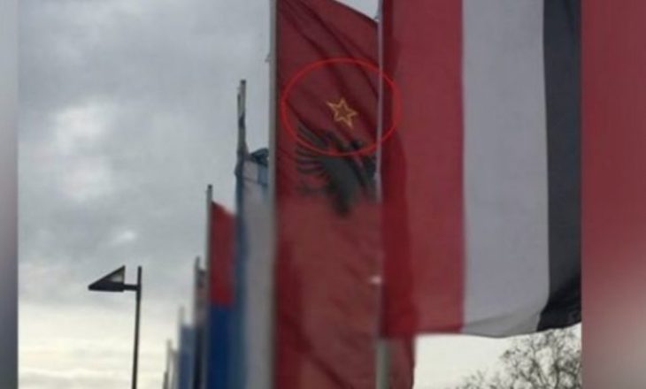 Skandaloze: Shqipëria përfaqësohet në Gjermani me flamurin me yll të kohës së komunizmit