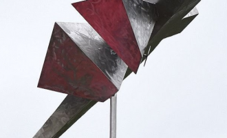 Vidhet skulptura gjigante e klitorisit