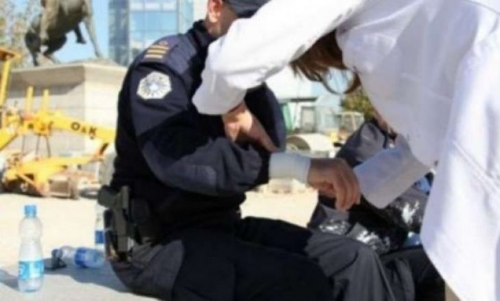 Sulmojnë policinë për të mos u dënuar për mosvënie të maskës – Tre të arrestuar në Skenderaj