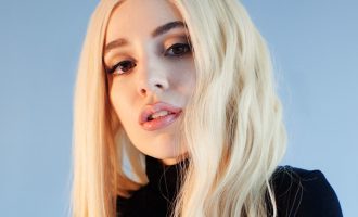 Suksesi i këngëtares shqiptare Ava Max – kënga e saj e fundit renditet e para në botë në iTunes
