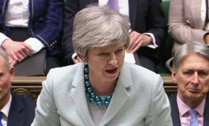 Kryeministrja britanike e ofron dorëheqjen nga posti
