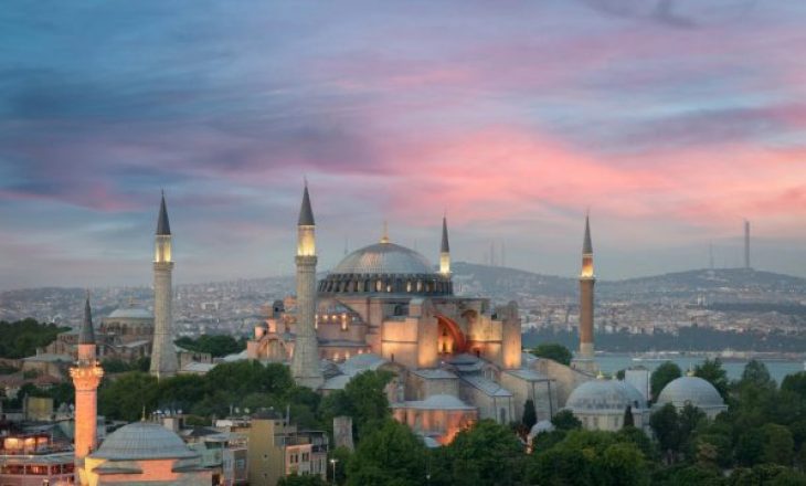 Paralajmëron Erdogan: Aja Sofia mund të bëhet prapë xhami
