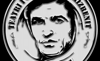 Bllokohet teatri i Prizrenit, aktorët marrin premtime të reja për paga retroaktive