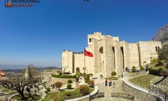 Kruja, ansambli historik që të kthen pas në kohë