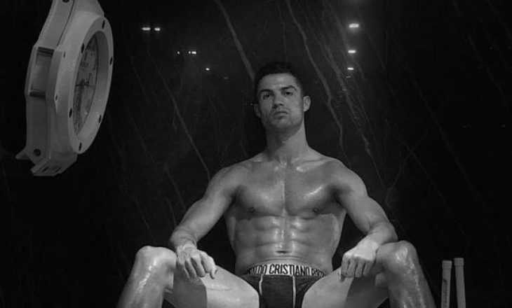 Ronaldo tregon forcën e tij me këtë fotografi