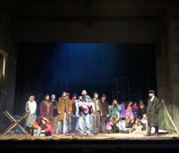 Tmerret e kampit të Bllacës zbritën në TKK përmes shfaqjes “Bryma e vdekjes”