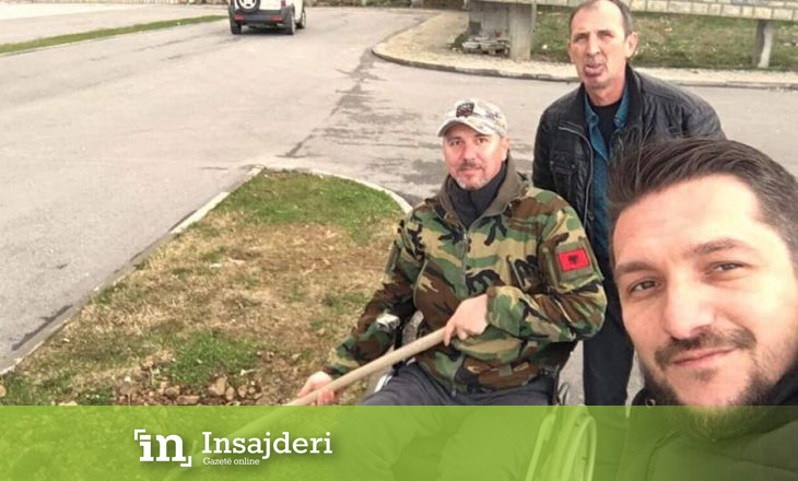 Luftëtari i betejës së Koshares i plagosur e në karrocë invalidësh, mbjell një pemë
