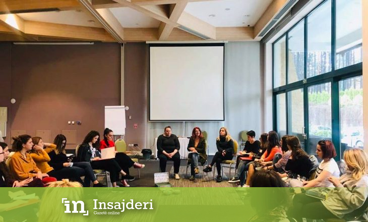 Shkolla Pranverore e Feminizmit – Shkolla që po bënë të mundur atë që politika po e ndalon