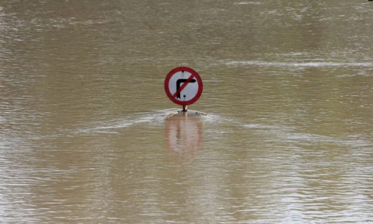 76 persona të vdekur nga vërshimet në Iran