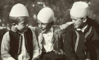 Plisi shqiptar përdoret nga firma e njohur botërore për koleksionin e ri