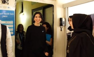 Dua Lipa publikon dokumentarin nga aktivitetet me refugjatët sirianë