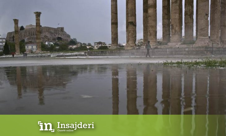 Rrufeja e godet Akropolin, katër persona të lënduar