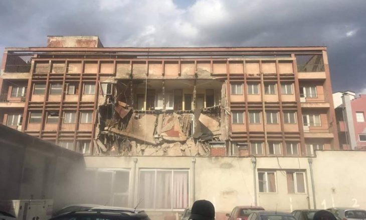 Pronari i hotel “Adriatikut” në Mitrovicë nuk kishte leje për rinovim – ende po kërkohet 20-vjeçari