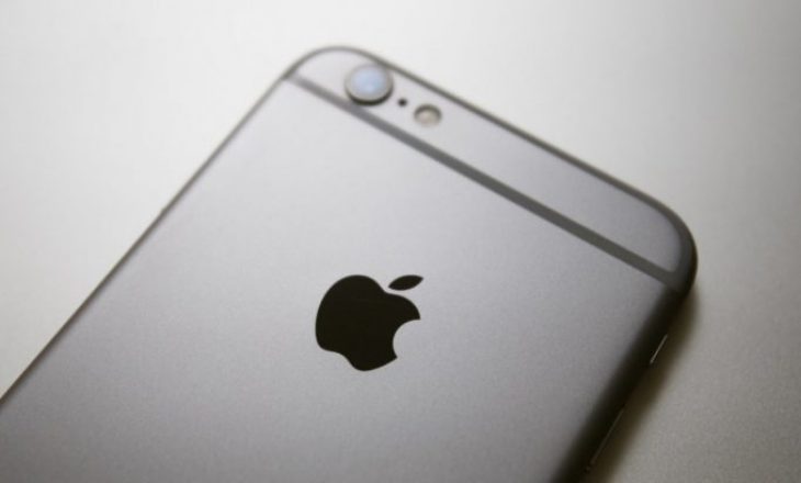 18 vjeçari kërkon 1 miliardë dollarë nga Apple sepse ishte arrestuar në mënyrë të padrejtë