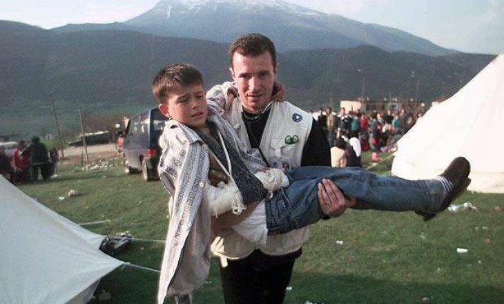 20 vjetori i masakrës në Gjakovë – Historia e 10-vjeçarit i mbijetuari i vetëm që pa vdekjen e 21 anëtarëve të familjes së tij