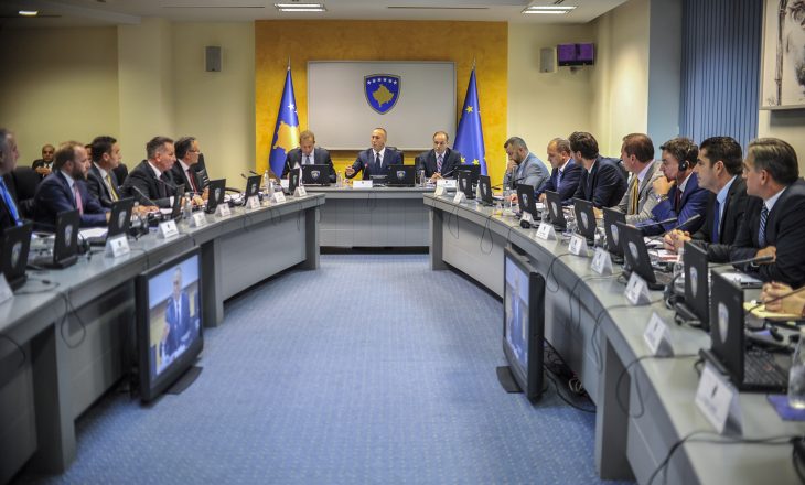 Kryeministri refuzon t’i kërkojë Listës Serbe pozicionim rreth krimeve të luftës në Kosovë