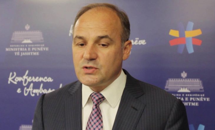 Zv/kryeministri paralajmëron qytetarët që po ikin nga Kosova: Në Evropë nuk ka paga siç ju i prisni