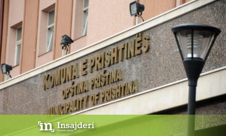 Protestë para Komunës së Prishtinës