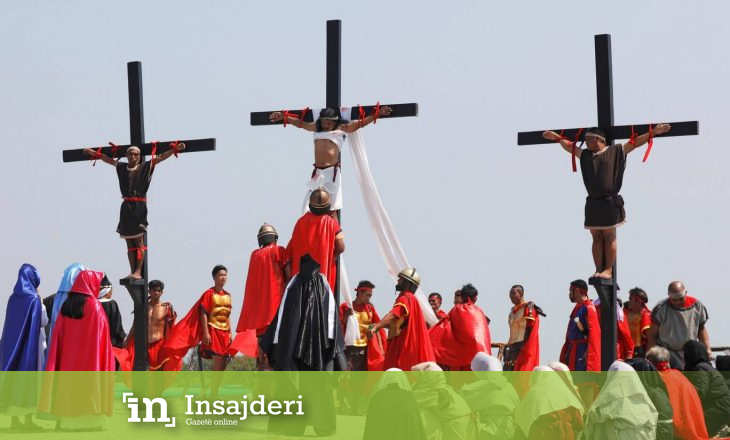 Njerëzit gozhdohen në kryqe për kremtimin e pashkëve katolike