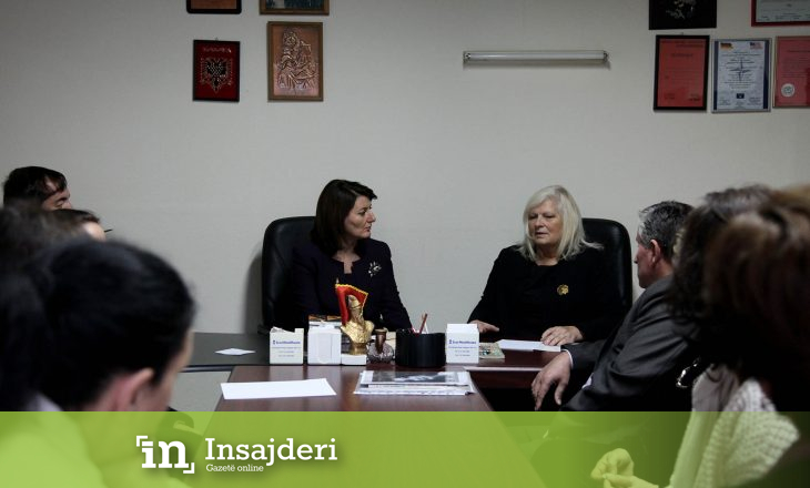Jahjaga godet ashpër deputetën e PDK-së pas publikimit të fotografisë